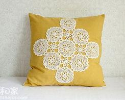 网红抱枕纯色背景,时尚家居新宠