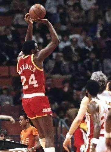 单手投球的nba明星,“单手绝杀！盘点NBA史上单手投球最帅明星”